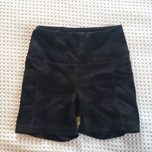 Yogalicious camo athletic shorts, small